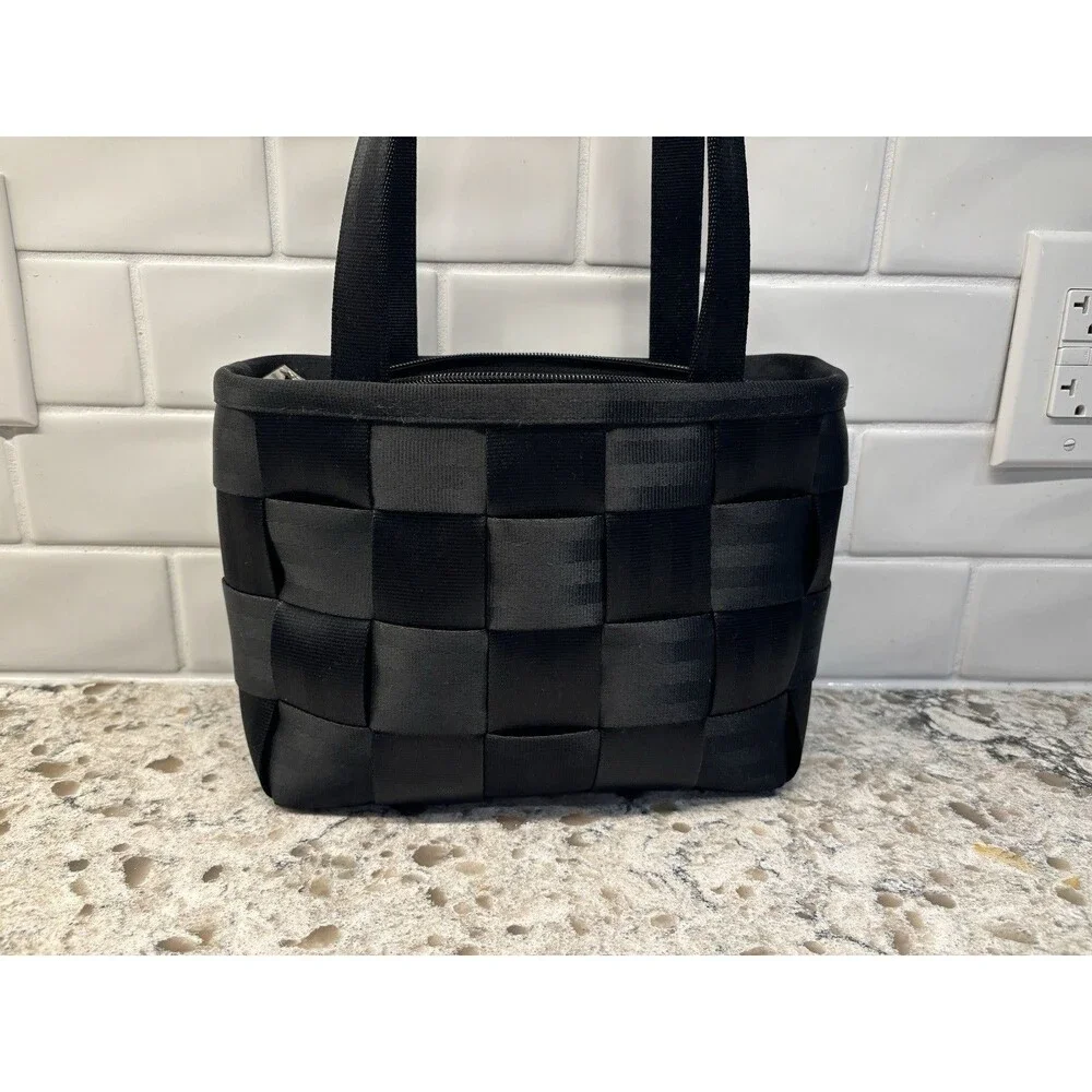 Harveys seatbelt handbag